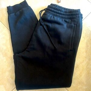 Skims Small men’s Washed onyx joggers NWT